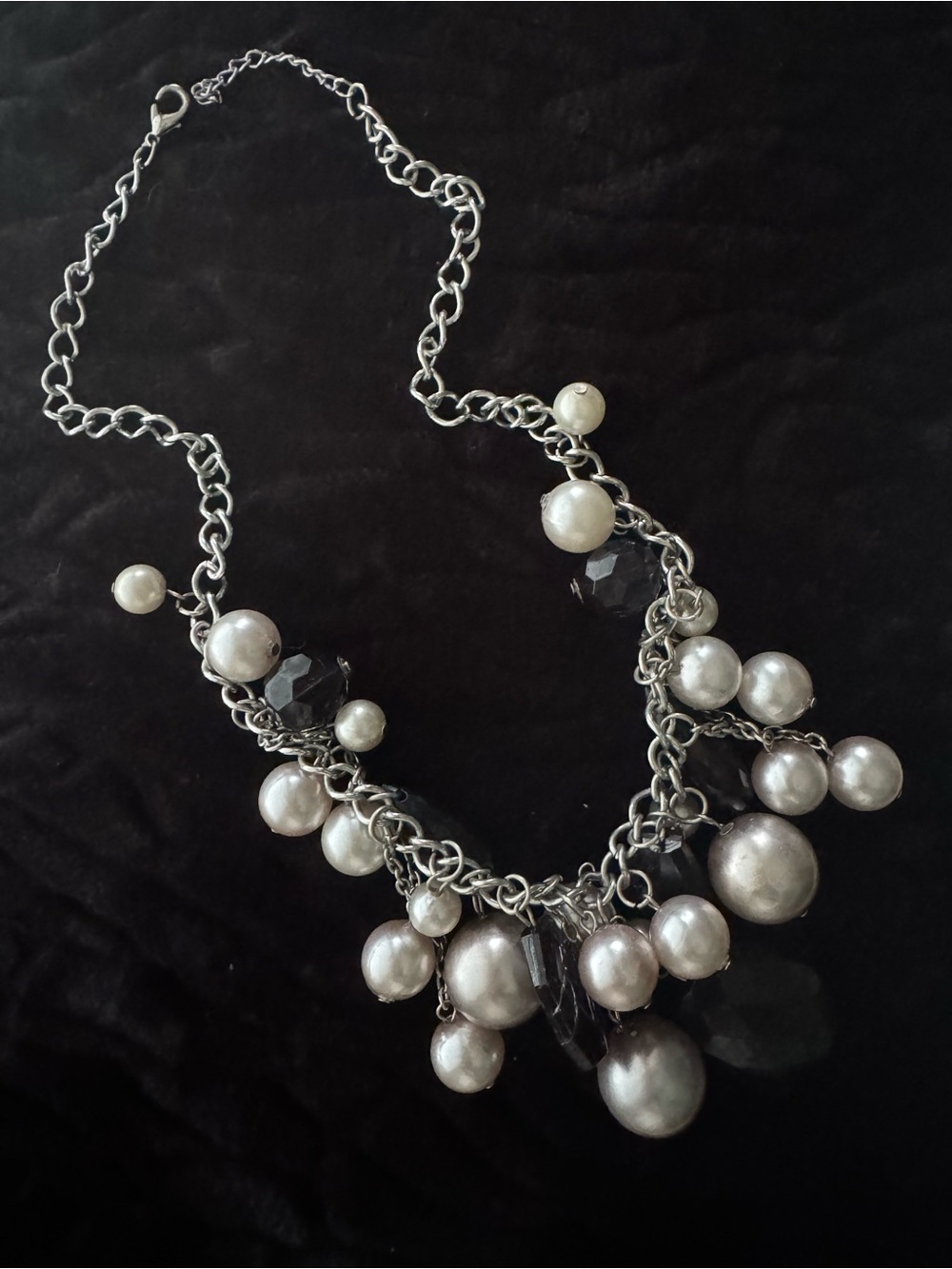 Vintage-Inspired Pearl Cluster Necklace - Silver Tone